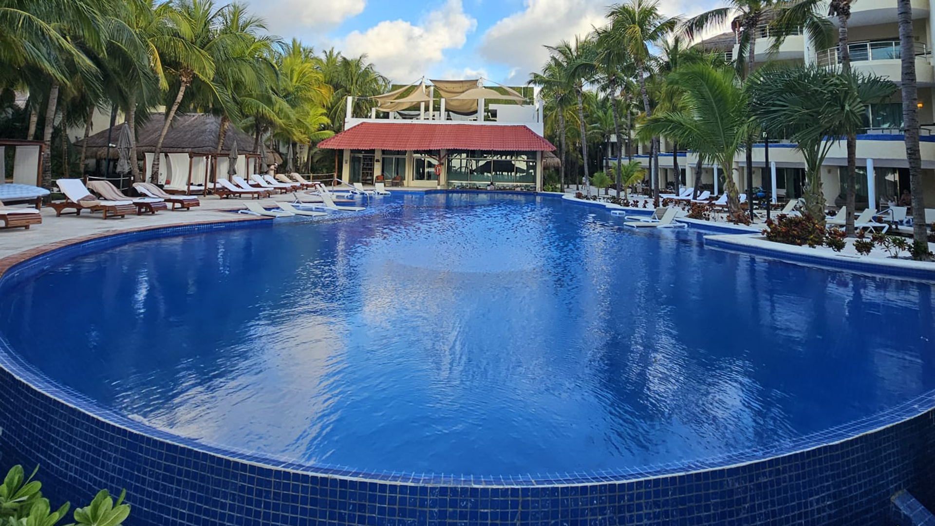 A photograph showing the Amazing Lomas Hospitality Experience