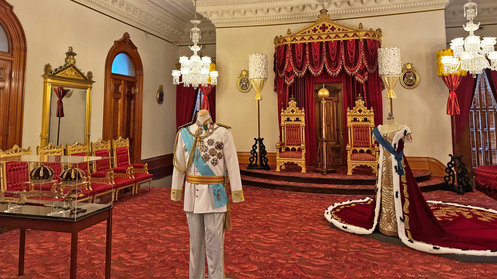 A photograph showing the Amazing Hawai'i Experience